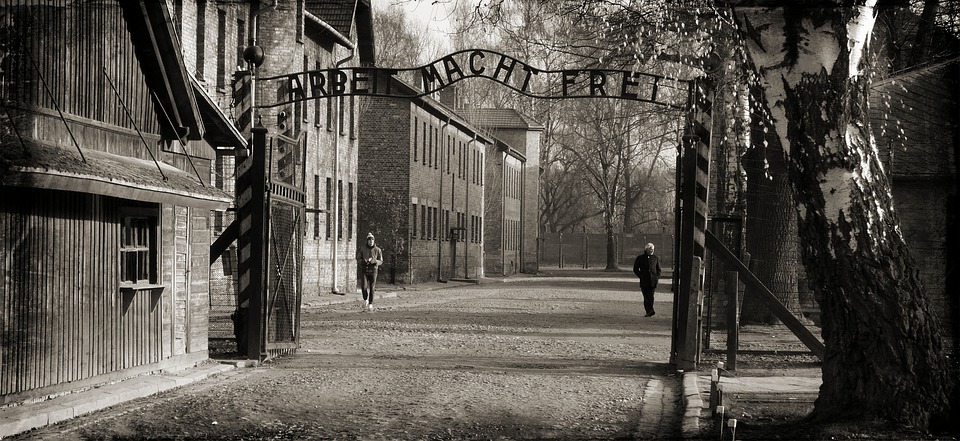 Ingresso di Auschwitz.jpg