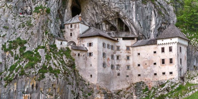 castello slovenia nella roccia