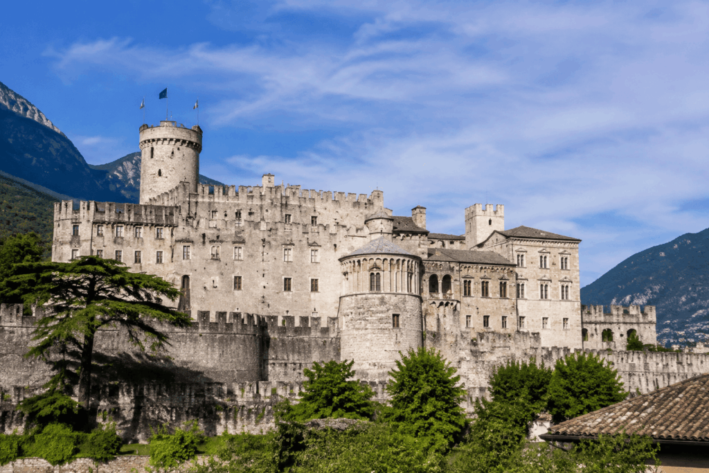Immagine del castello del buonsconsiglio nei pressi di Trento in Trentino